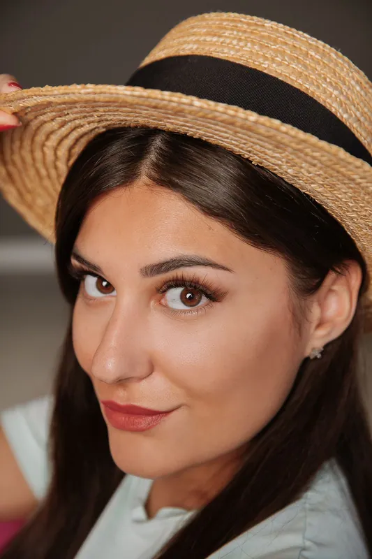 Клиентка I love lash с наращенными ресницами